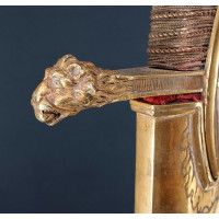 Armes Blanches SABRE DE LUXE D'OFFICIER DE HUSSARD AU MODÈLE DES SABRES DE RÉCOMPENSE DE LA MANUFACTURE DE VERSAILLES - FRANCE D
