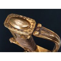 Armes Blanches SABRE DE LUXE D'OFFICIER DE HUSSARD AU MODÈLE DES SABRES DE RÉCOMPENSE DE LA MANUFACTURE DE VERSAILLES - FRANCE D
