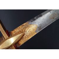 Armes Blanches SABRE DE LUXE D'OFFICIER DE HUSSARD AU MODÈLE DES SABRES DE RÉCOMPENSE DE LA MANUFACTURE DE VERSAILLES - FRANCE D
