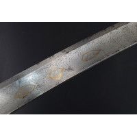 Armes Blanches SABRE DE LUXE D'OFFICIER DE HUSSARD AU MODÈLE DES SABRES DE RÉCOMPENSE DE LA MANUFACTURE DE VERSAILLES - FRANCE D