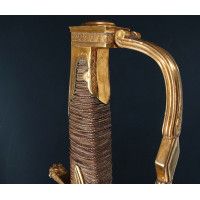Armes Blanches SABRE DE LUXE D'OFFICIER DE HUSSARD AU MODÈLE DES SABRES DE RÉCOMPENSE DE LA MANUFACTURE DE VERSAILLES - FRANCE D