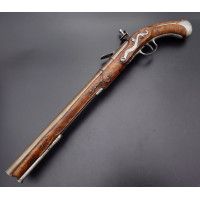 Armes de Poing LONG PISTOLET A SILEX EN FRUITIER DE PIERRE KLENKE DE CELLE A HANNOVRE VERS 1680 - ALLEMAGNE XVIIè {PRODUCT_REFER