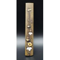 Art du Japon BEAU KOZUKA EN CUIVRE LIBELLULE SUR BRANCHE FLEUIRIE DE NACRE SIGNATURE AU DOS JAPON PERIODE EDO (1615-1868) {PRODU