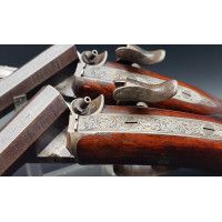 Armes de Poing PAIRE DE PISTOLETS  A SYSTEME CARTOUCHE PAPIER CANON PIVOTANT INVENTION LEPAGE ARQUEBUSIER DU ROI - FRANCE XIXè {