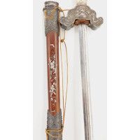Armes Blanches EPEE D'APPARAT KIEM   EN ARGENT NACRE ET IVOIRE   DON DE L'EMPEREUR BAO DAI   -  VIETNAM XIXè {PRODUCT_REFERENCE}