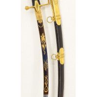 Armes Blanches LUXUEUX SABRE AU MODÈLE DES SABRES DE RECOMPENSE DE LA MANUFACTURE DE VERSAILLES DESSINÉ PAR BOUTET -  FRANCE XXè