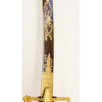 Armes Blanches LUXUEUX SABRE AU MODÈLE DES SABRES DE RECOMPENSE DE LA MANUFACTURE DE VERSAILLES DESSINÉ PAR BOUTET -  FRANCE XXè