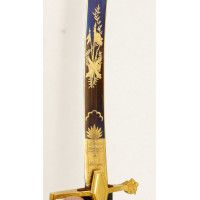 Armes Blanches LUXUEUX SABRE AU MODÈLE DES SABRES DE RECOMPENSE DE LA MANUFACTURE DE VERSAILLES DESSINÉ PAR BOUTET -  FRANCE XXè
