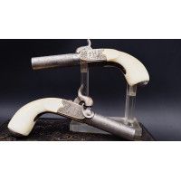 Catalogue Magasin COFFRET PAIRE DE PISTOLETS À BALLE FORCÉE DE VOYAGE  IVOIRE CITES   LEFAURE A PARIS 1850 - FRANCE XIXè 41329-2