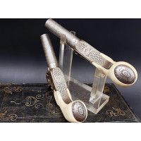 Catalogue Magasin COFFRET PAIRE DE PISTOLETS À BALLE FORCÉE DE VOYAGE  IVOIRE CITES   LEFAURE A PARIS 1850 - FRANCE XIXè 41329-2