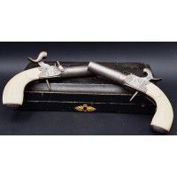 Armes de Poing COFFRET DE PISTOLETS A BALLE FORCEE DE VOYAGE  IVOIRE CITES  PAR LEFAURE A PARIS 1850 - FRANCE XIXè {PRODUCT_REFE
