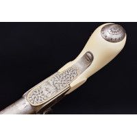 Catalogue Magasin COFFRET PAIRE DE PISTOLETS À BALLE FORCÉE DE VOYAGE  IVOIRE CITES   LEFAURE A PARIS 1850 - FRANCE XIXè 41329-2