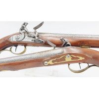 Armes de Poing BELLE PAIRE DE PISTOLETS A SILEX VON DER FECHT. JUN: A BERLIN  1763-1812 DAMAS ORIENTAL - ALLEMANGE XVIIIè {PRODU