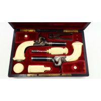 Armes de Poing CASSETTE DE LUXUEUSE PAIRE DE PISTOLETS DE VOYAGE - BELGIQUE XIXè {PRODUCT_REFERENCE} - 16