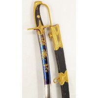 Armes Blanches SABRE D'OFFICIER SUPERIEUR DE HUSSARD A LA HONGROISE GODRONNÉ  LARGE LAME BLEUIE - FRANCE DIRECTOIRE {PRODUCT_REF