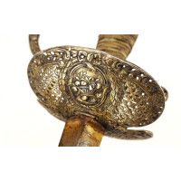 Armes Blanches ÉPÉE DE VILLE OU DE COUR  À LA MOUSQUETAIRE  EN VERMEIL  POINCON DE LYON 1762 À 1780  -  FRANCE ANCIENNE MONARCHI