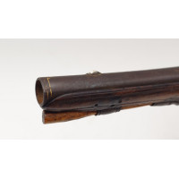 Armes de Poing PISTOLET A SILEX D'OFFICIER PAR TEZENAS JACQUES ARQUEBUSIER EN 1740 A SAINT ETIENNE - FRANCE EPOQUE LOUIS XV {PRO
