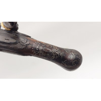 Armes de Poing PISTOLET A SILEX D'OFFICIER PAR TEZENAS JACQUES ARQUEBUSIER EN 1740 A SAINT ETIENNE - FRANCE EPOQUE LOUIS XV {PRO