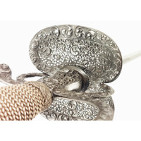 Armes Blanches FINE ET RICHE ÉPÉE À LA MOUQUETAIRE EN FER LAME GRAVÉE DEVISE RECTE FACIENDO NEMINEM TIMEAS  - FRANCE FIN DU XVII