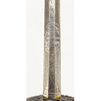 Armes Blanches FINE ET RICHE ÉPÉE À LA MOUQUETAIRE EN FER LAME GRAVÉE DEVISE RECTE FACIENDO NEMINEM TIMEAS  - FRANCE FIN DU XVII