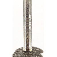 Armes Blanches FINE ET RICHE ÉPÉE À LA MOUQUETAIRE EN FER LAME GRAVÉE DEVISE RECTE FACIENDO NEMINEM TIMEAS  - FRANCE FIN DU XVII