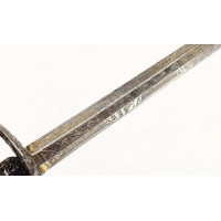Armes Blanches FINE ET RICHE ÉPÉE À LA MOUQUETAIRE EN FER LAME GRAVÉE DEVISE RECTE FACIENDO NEMINEM TIMEAS  - FRANCE FIN DU XVII