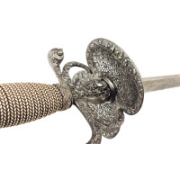 Armes Blanches FINE ET RICHE ÉPÉE À LA MOUQUETAIRE EN FER LAME GRAVÉE DEVISE RECTE FACIENDO NEMINEM TIMEAS  - FRANCE FIN DU XVII