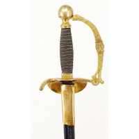 Armes Blanches ÉPÉE D'OFFICIER SUPÉRIEUR DU RÉGIMENT DE CUIRASSIERS D'ANGOULÊME - FRANCE RESTAURATION / LOUIS XVIII {PRODUCT_REF