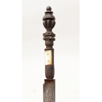 Coutellerie COUTEAU ANCIEN VERS 1550   EN FER ET NACRE  -  FRANCE SECONDE MOITIÉ DU XVIè SIÈCLE {PRODUCT_REFERENCE} - 4