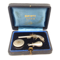 Armes de Poing PISTOLET A PERCUSSION MINIATURE + ACCESSOIRES EN COFFRET BREVETE S.G.D.G. {PRODUCT_REFERENCE} - 1