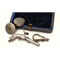 Armes de Poing PISTOLET A PERCUSSION MINIATURE + ACCESSOIRES EN COFFRET BREVETE S.G.D.G. {PRODUCT_REFERENCE} - 5