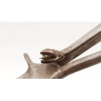 Militaria DAGUE SQUELETTE TETE SERPENT LE NETTOYEUR DE TRANCHEE CAMPAGNE 1914 -15 - 16 par H.CAUX à HESDIN - France 1ère GM {PRO