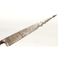 Coutellerie CURIEUX LONG STYLET DE CHASSE EN FER   FORTE LAME FLAMBOYANTE ET POINTE FLECHE HAMECON - FRANCE Fin XVIIIè XIXè {PRO