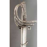 Armes Blanches GUEYTON ORFÈVRE SABRE DE PRÉSENT OFFERT AU CAPITAINE DE LINIERS EN 1861 PAR LA SECTION DE CAVALERIE DE SAINT-CYR 