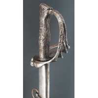 Armes Blanches GUEYTON ORFÈVRE SABRE DE PRÉSENT OFFERT AU CAPITAINE DE LINIERS EN 1861 PAR LA SECTION DE CAVALERIE DE SAINT-CYR 