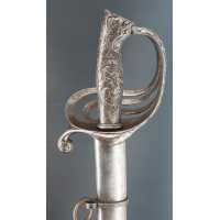 Armes Blanches GUEYTON ORFÈVRE SABRE DE PRÉSENT OFFERT AU CAPITAINE DE LINIERS EN 1861 PAR LA SECTION DE CAVALERIE DE SAINT-CYR 