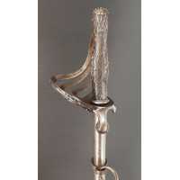 Armes Blanches GUEYTON ORFÈVRE SABRE DE PRÉSENT OFFERT AU CAPITAINE DE LINIERS EN 1861 PAR LA SECTION DE CAVALERIE DE SAINT-CYR 