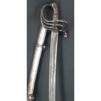 Armes Blanches GUEYTON ORFÈVRE SABRE DE PRÉSENT OFFERT AU CAPITAINE DE LINIERS EN 1861 PAR LA SECTION DE CAVALERIE DE SAINT-CYR 