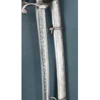 Armes Blanches GUEYTON ORFÈVRE SABRE DE PRÉSENT OFFERT AU CAPITAINE DE LINIERS EN 1861 PAR LA SECTION DE CAVALERIE DE SAINT-CYR 