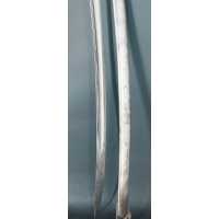 Armes Blanches GUEYTON ORFÈVRE SABRE DE PRÉSENT OFFERT AU CAPITAINE DE LINIERS EN 1861 PAR LA SECTION DE CAVALERIE DE SAINT-CYR 