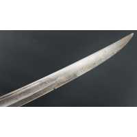 Armes Blanches GUEYTON ORFÈVRE SABRE DE PRÉSENT OFFERT AU CAPITAINE DE LINIERS EN 1861 PAR LA SECTION DE CAVALERIE DE SAINT-CYR 