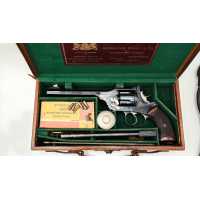 Armes de Poing REVOLVER DE TIR   WEBLEY TARGET MODEL 1896   EN VALISE CUIR  CALIBRE 455 / 450  &  22 Morris 297/230  - GB XIXè {