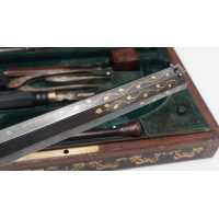 Armes de Poing CASSETTE NECESSAIRE DE DUEL PAIRE PISTOLETS PAR BOURDON A ETAMPES  1845 / 1855 - FRANCE XIXè {PRODUCT_REFERENCE} 