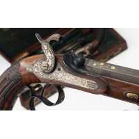 Armes de Poing CASSETTE NECESSAIRE DE DUEL PAIRE PISTOLETS PAR BOURDON A ETAMPES  1845 / 1855 - FRANCE XIXè {PRODUCT_REFERENCE} 