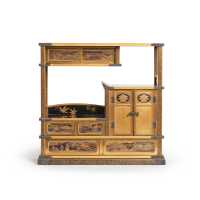 Art Japonais CHIGAIDANA LUXUEUX PETIT CABINET DE PRESENTATION EN LAQUE NASHIJI - JAPON MEIJI  - 1