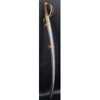 Armes Blanches BEAU SABRE D'OFFICIER DES HUSSARDS ÉCLAIREURS  JEUNE GARDE IMPERIALE MODÈLE À LA CHASSEUR MODÈLE AN IX - FRANCE P
