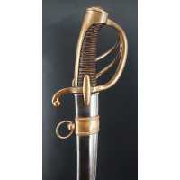 Armes Blanches BEAU SABRE D'OFFICIER DES HUSSARDS ÉCLAIREURS  JEUNE GARDE IMPERIALE MODÈLE À LA CHASSEUR MODÈLE AN IX - FRANCE P