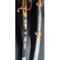Armes Blanches BEAU SABRE D'OFFICIER DES HUSSARDS ÉCLAIREURS  JEUNE GARDE IMPERIALE MODÈLE À LA CHASSEUR MODÈLE AN IX - FRANCE P