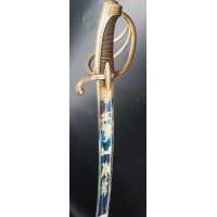 Armes Blanches BEAU SABRE D'OFFICIER DES HUSSARDS ÉCLAIREURS  JEUNE GARDE IMPERIALE MODÈLE À LA CHASSEUR MODÈLE AN IX - FRANCE P