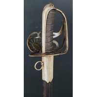Armes Blanches SABRE D'OFFICIER DU RÉGIMENT DE CAVALERIE DE LA REINE MAISON DU ROI ÉPOQUE LOUIS XVI {PRODUCT_REFERENCE} - 24
